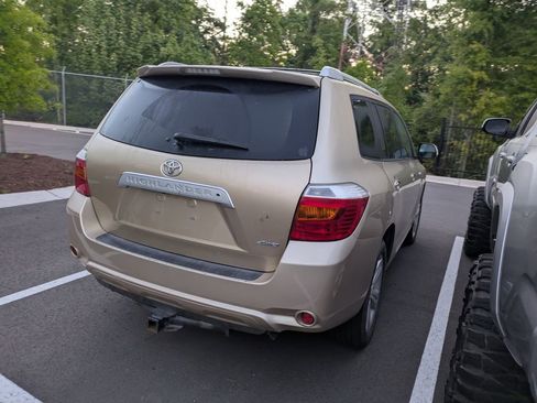 Used 2010 Toyota Highlander Limited AWD/4WD image 7