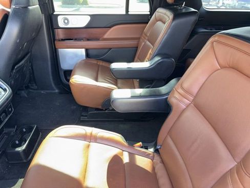 Used 2021 Lincoln Navigator L Reserve w/ Luxury Package AWD/4WD image 12