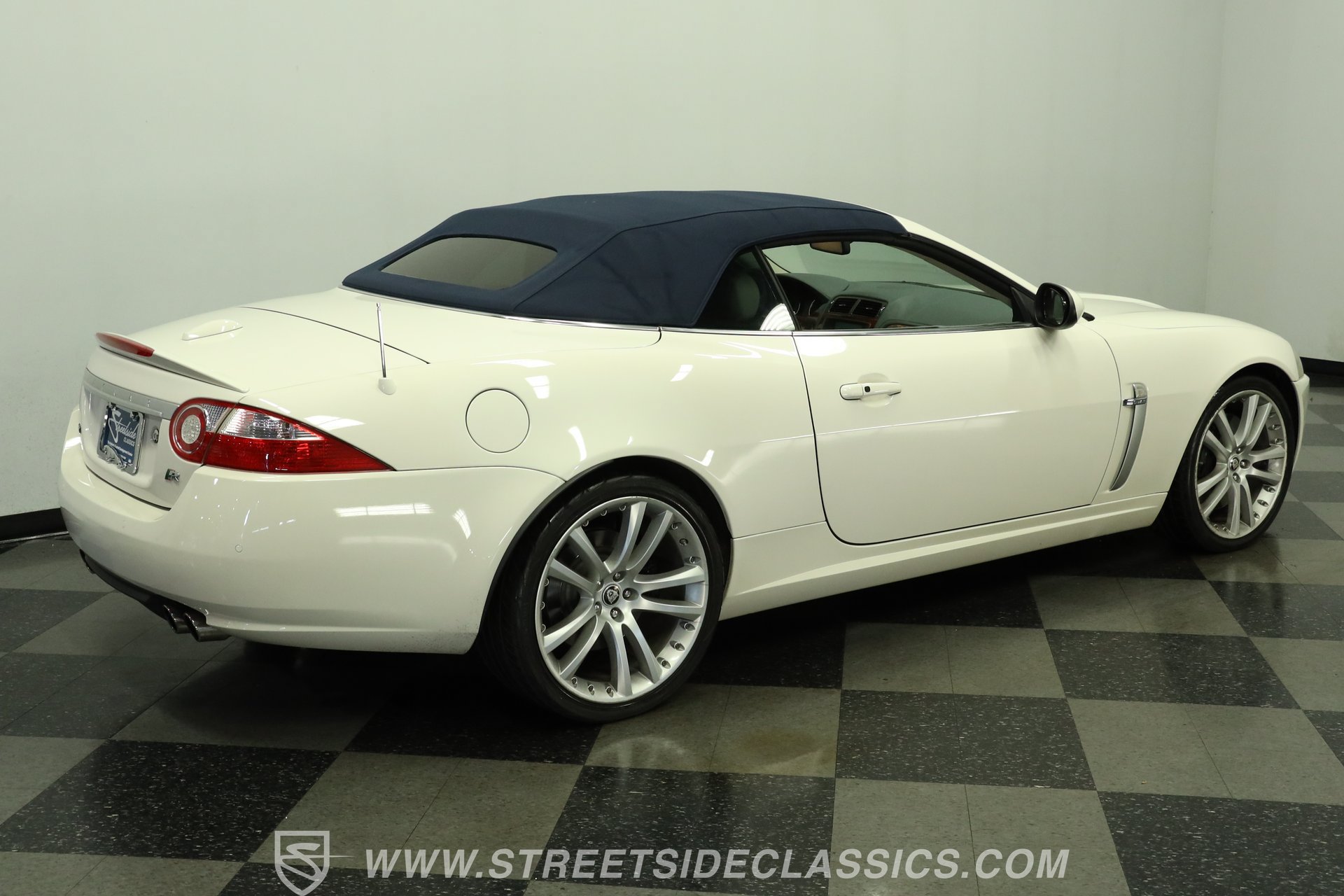 Used 2007 Jaguar XKR R RWD image 12