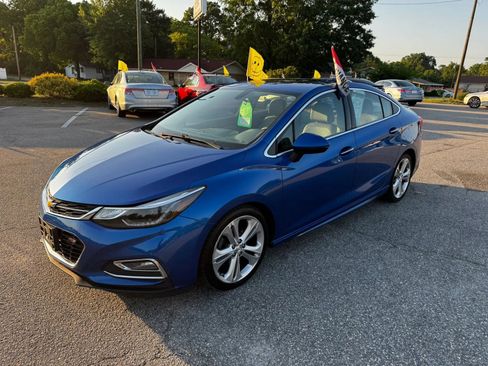 Used 2017 Chevrolet Cruze Premier FWD image 1