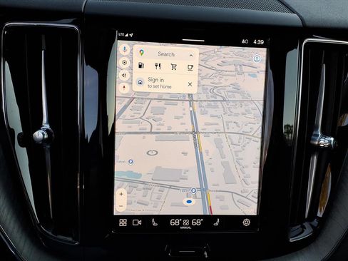 Certified 2025 Volvo XC60 B5 Plus image 21