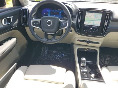 Certified 2024 Volvo XC40 B5 Plus AWD/4WD image 15