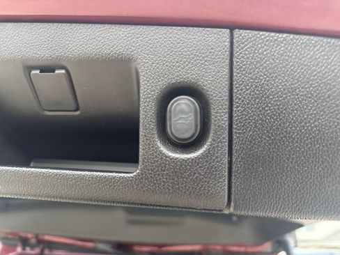 Used 2018 GMC Yukon Denali image 19