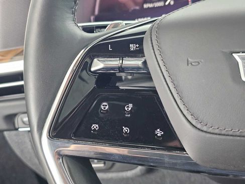 Certified 2025 Cadillac Escalade Sport Platinum w/ LPO, Floor Liner Package AWD/4WD image 32