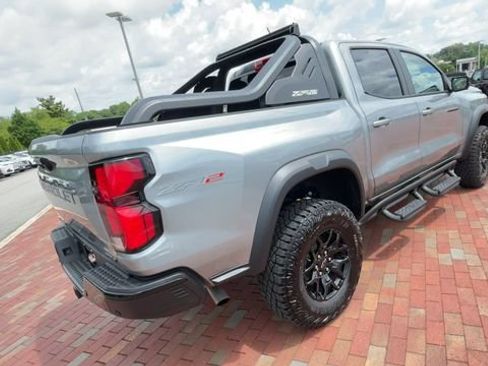 Used 2026 Chevrolet Colorado ZR2 w/ Midnight Edition AWD/4WD image 9