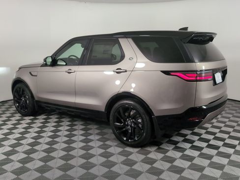 Used 2025 Land Rover Discovery Dynamic SE image 3