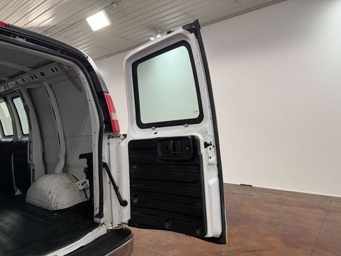 Used 2017 GMC Savana 2500 image 73