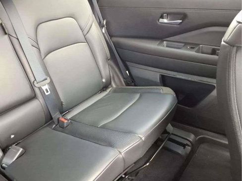 Certified 2025 Nissan Pathfinder SL FWD image 18