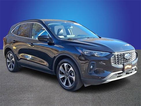 Used 2024 Ford Escape Platinum image 3