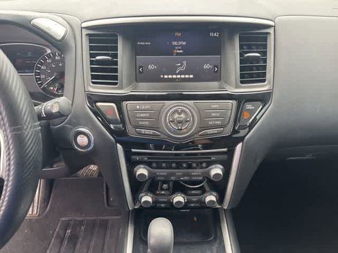 Used 2020 Nissan Pathfinder S FWD image 19