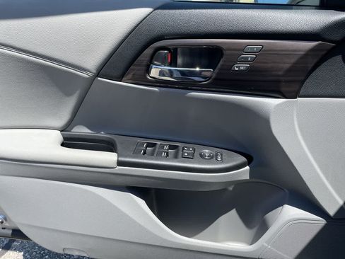 Used 2016 Honda Accord EX-L image 31