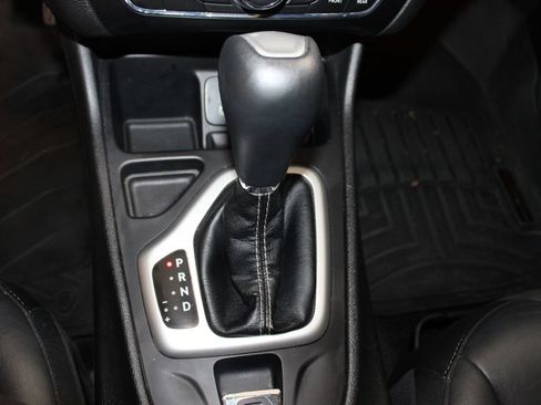 Used 2018 Jeep Cherokee Latitude Plus FWD image 39