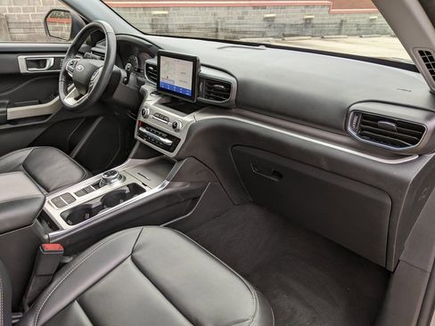 Used 2022 Ford Explorer XLT w/ Equipment Group 202A image 21