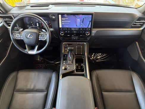 Used 2024 Lexus GX 550 w/ Accessory Package (2T) AWD/4WD image 15
