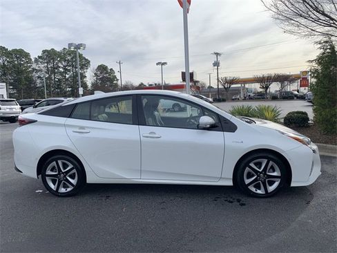 Used 2017 Toyota Prius Four Touring image 9