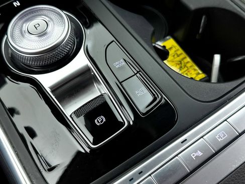 Certified 2025 Kia Carnival EX FWD image 8