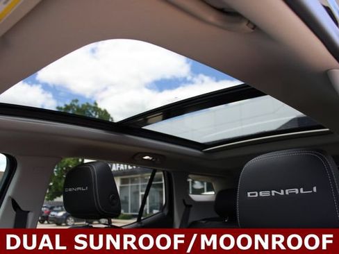 Used 2023 GMC Terrain Denali w/ Denali Premium Package AWD/4WD image 8