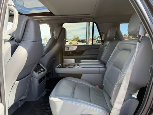 Used 2019 Lincoln Navigator Reserve AWD/4WD image 17