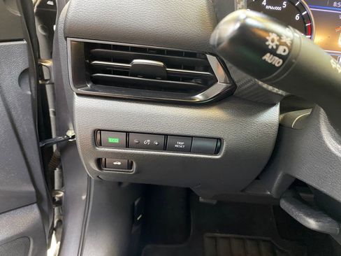 Used 2025 Nissan Sentra SR FWD image 32
