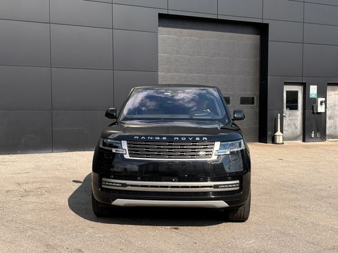 Used 2023 Land Rover Range Rover Long Wheelbase SE AWD/4WD image 2