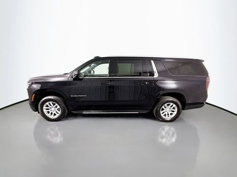 Used 2025 Chevrolet Suburban LT AWD/4WD image 4