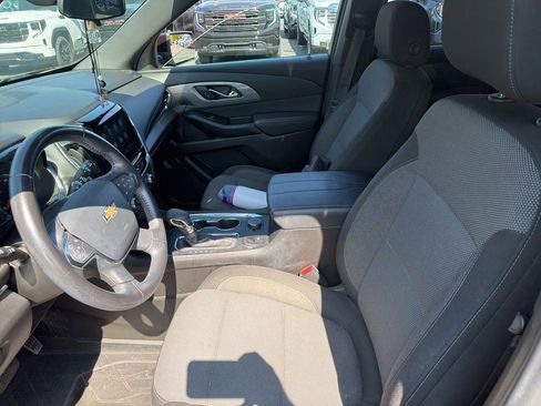 Used 2022 Chevrolet Traverse LT FWD image 3