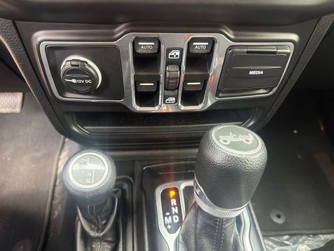 Used 2018 Jeep Wrangler Unlimited Sport S AWD/4WD image 14