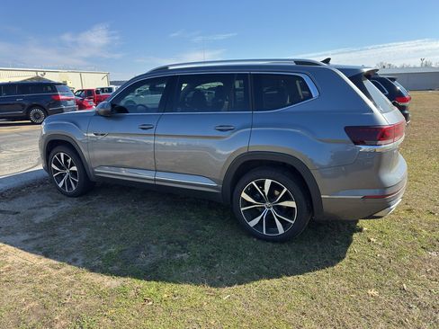 Used 2024 Volkswagen Atlas SEL Premium R-Line image 2