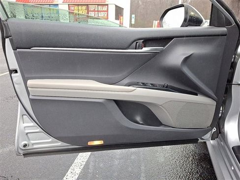 Used 2019 Toyota Camry LE image 12