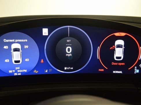 New 2025 Porsche Macan 4S Electric image 24