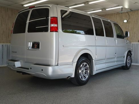 Used 2020 Chevrolet Express 2500 w/ Enhanced Convenience Package image 10