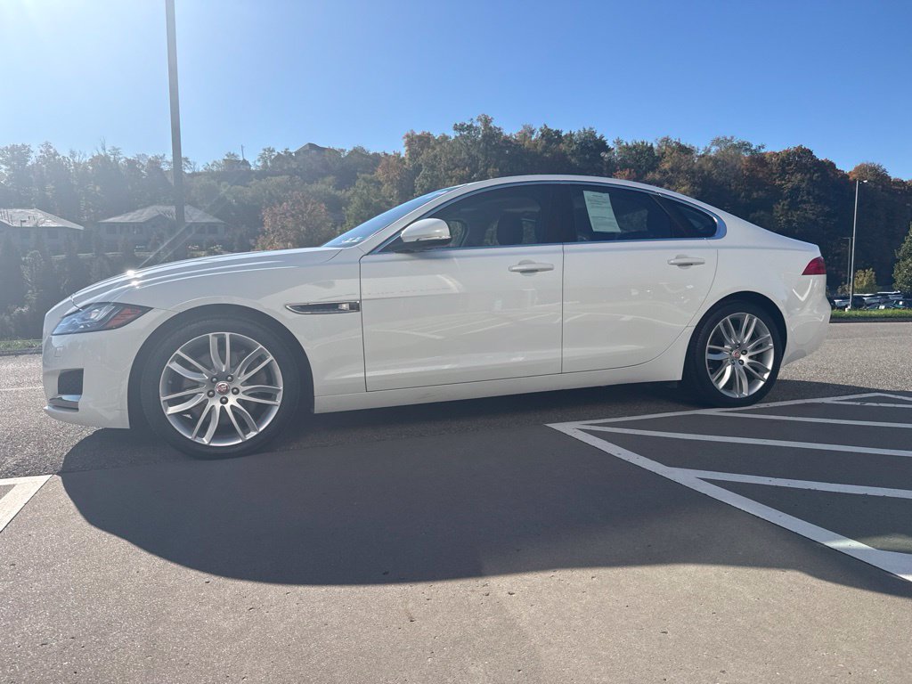 Used 2016 Jaguar XF Premium AWD/4WD image 1