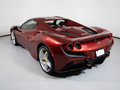 Used 2023 Ferrari F8 Spider image 15