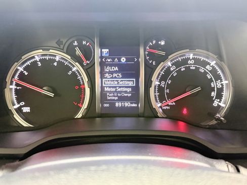 Used 2021 Toyota 4Runner TRD Off-Road Premium w/ Moonroof Package AWD/4WD image 17