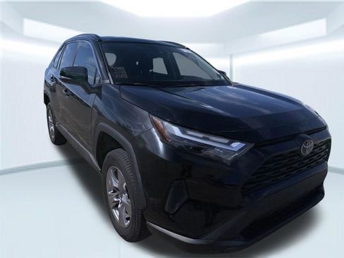 Used 2022 Toyota RAV4 XLE image 5