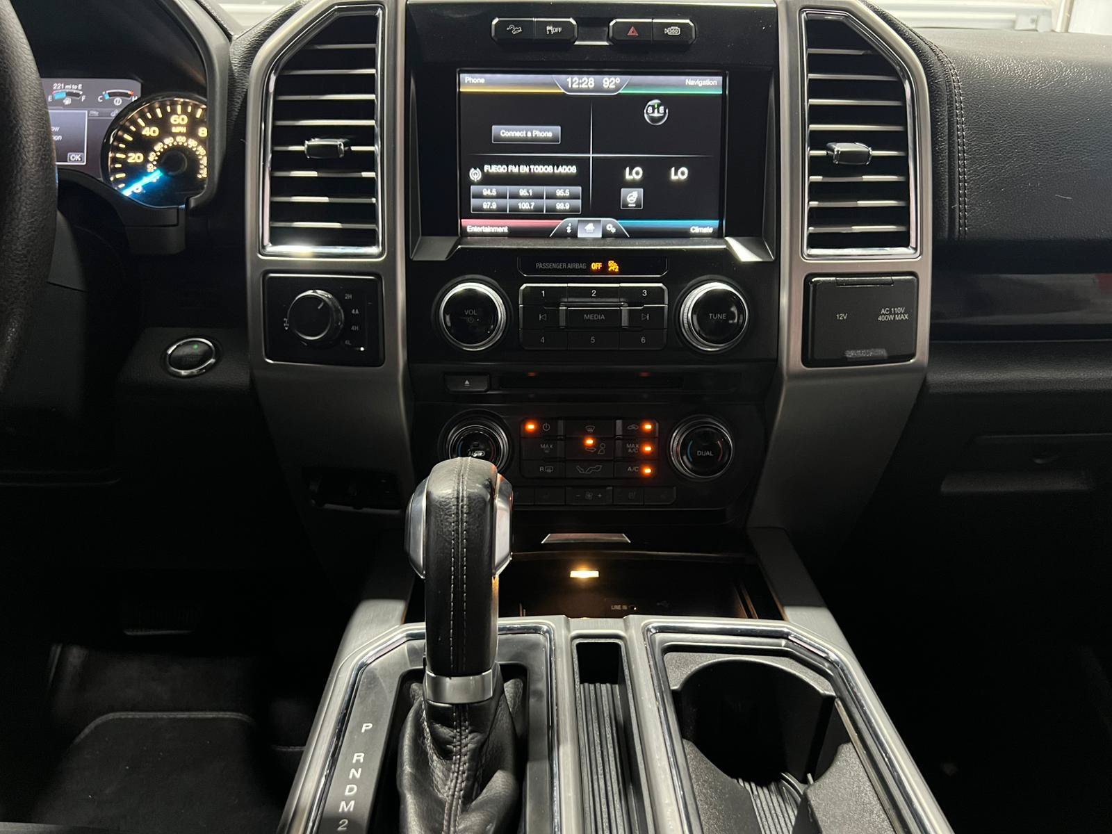 Used 2015 Ford F150 Platinum w/ Equipment Group 701A Luxury AWD/4WD image 19