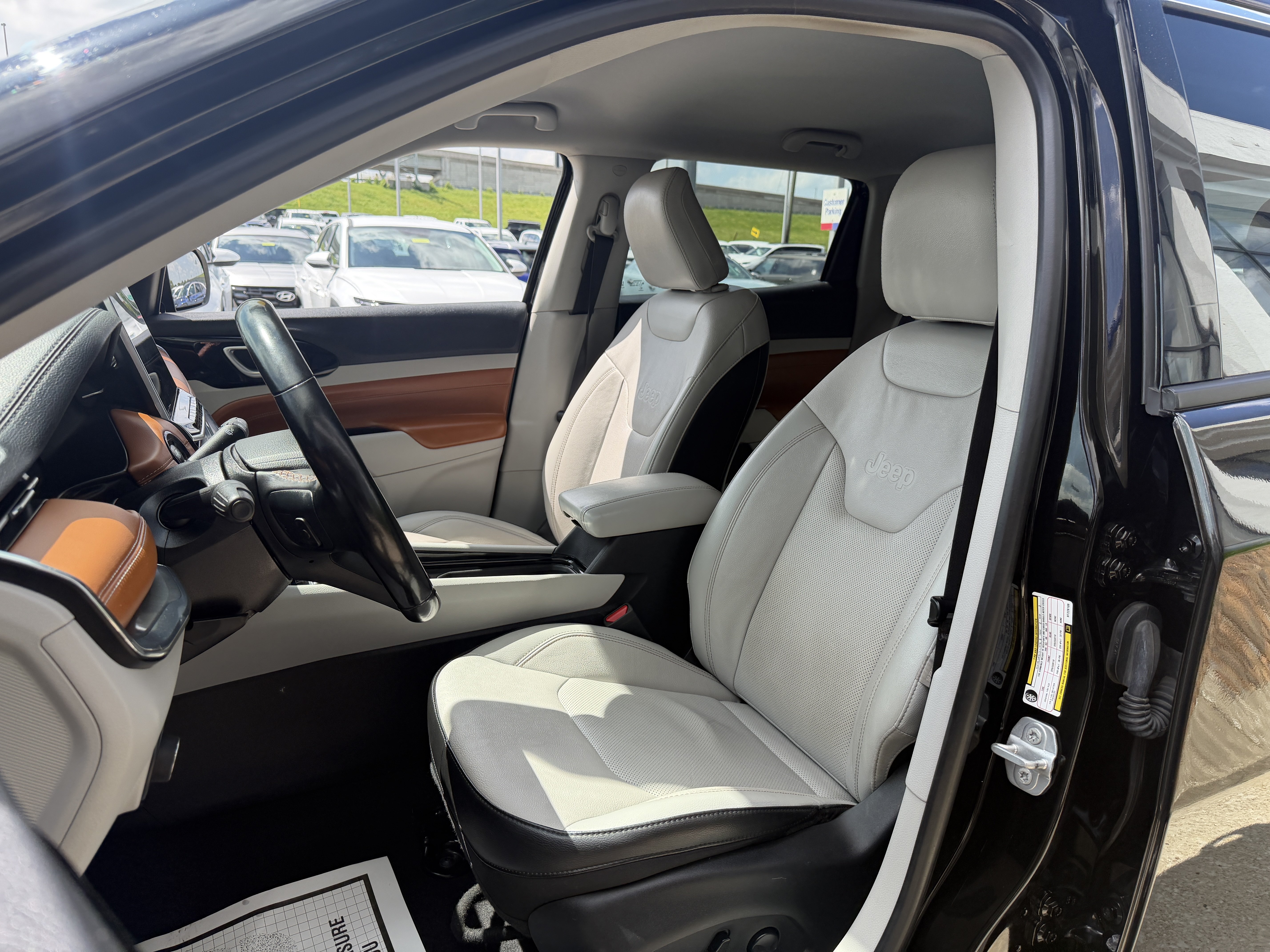 Used 2022 Jeep Compass Limited AWD/4WD image 32