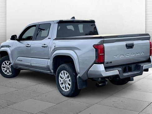 Used 2025 Toyota Tacoma SR5 image 9