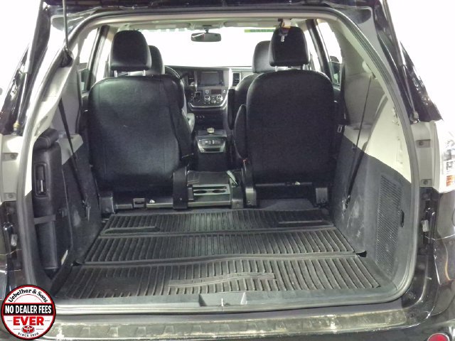 Used 2017 Toyota Sienna SE Premium FWD image 30