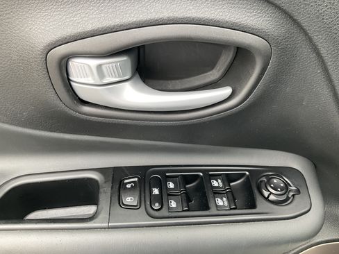 Used 2023 Jeep Renegade Latitude AWD/4WD image 26