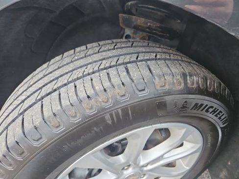 Used 2020 Chevrolet Equinox LT w/ Driver Convenience Package image 27