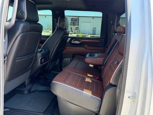 Used 2024 GMC Sierra 2500 Denali Ultimate w/ Max Trailering Package AWD/4WD image 7