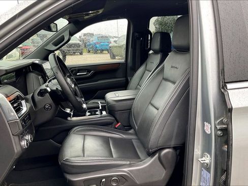 Used 2025 GMC Yukon XL Denali AWD/4WD image 24
