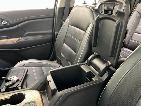 Certified 2019 GMC Acadia Denali w/ Technology Package image 34