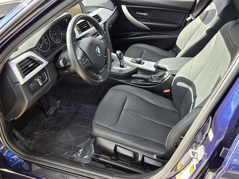 Used 2017 BMW 320i Sedan image 10