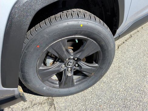 Used 2019 Toyota RAV4 XLE w/ Convenience Package image 7