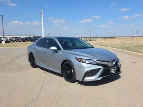Used 2021 Toyota Camry XSE image 4