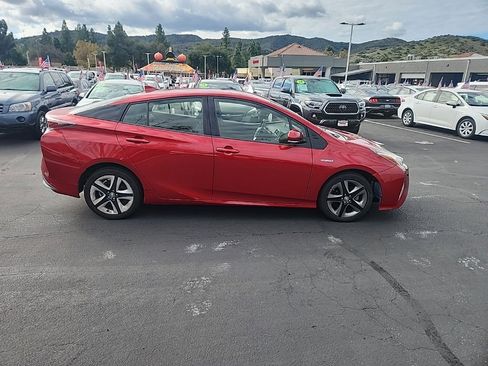 Used 2017 Toyota Prius Three Touring image 6