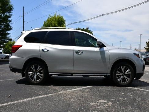 Used 2017 Nissan Pathfinder SL w/ SL Premium Package AWD/4WD image 8