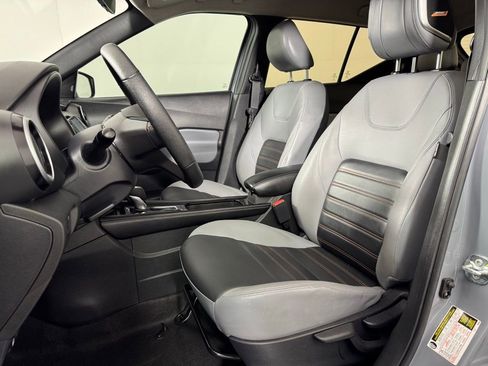 Used 2022 Nissan Kicks SR w/ Premium Package image 26